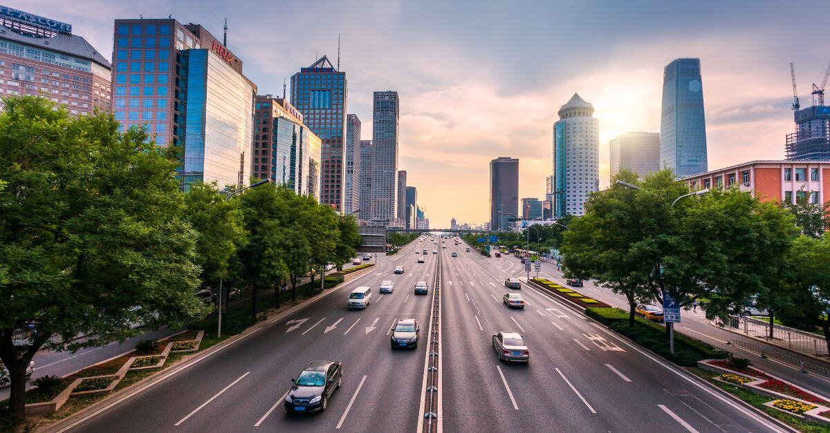 Real-Time Traffic Insights: Leveraging AI IoT for Data-Driven Decision-Making